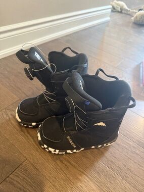 Burton Black Kids' Snowboard Boots with Dial Lacing